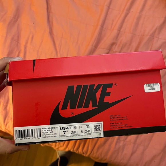 Women’s Air Jordan 1 Retro High Tie Dye Shoes - Picture 9 of 9